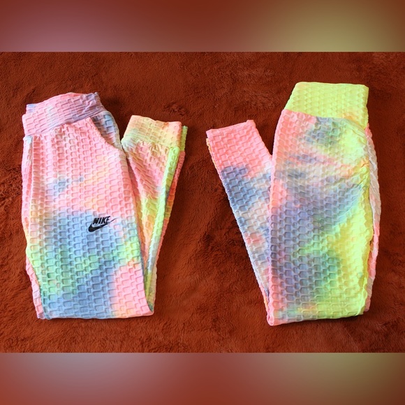 A 3 piece set with Nike emblem. - Picture 3 of 5